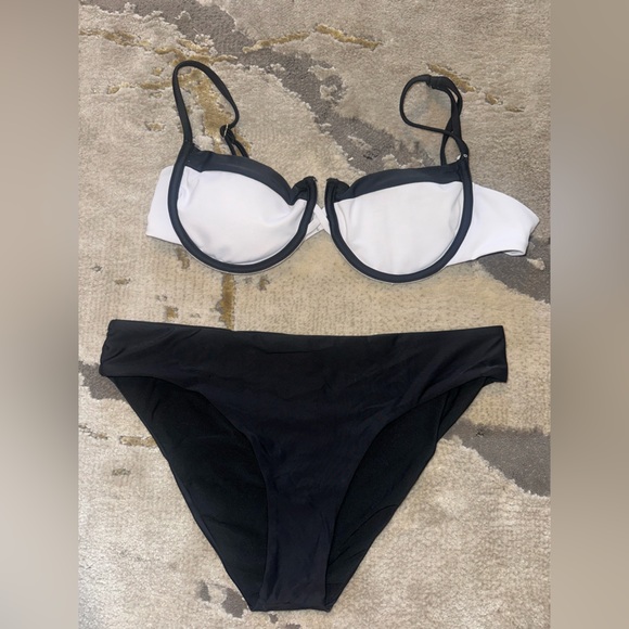 Black and White Bikini - Picture 1 of 2